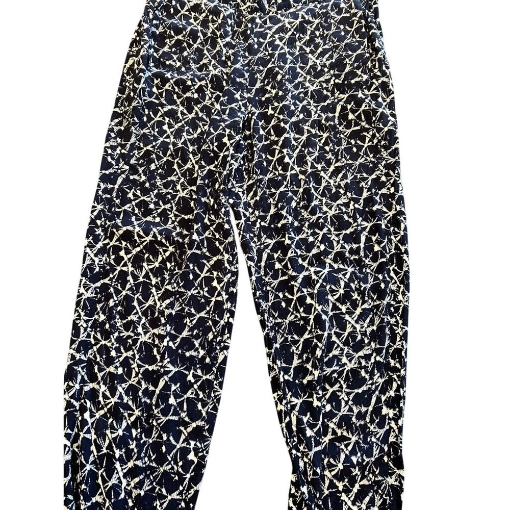 Chaus Womens L Navy Blue White Abstract Crackle Crop Pants EUC